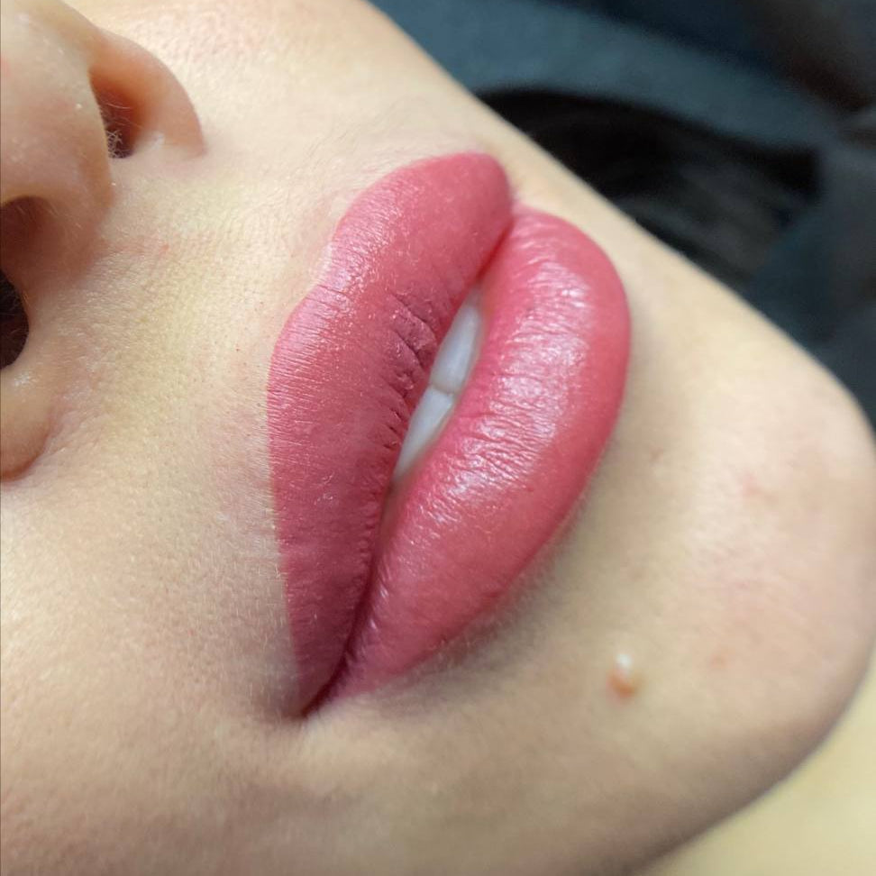FACE Lilac Lippenpigment, frisches Ergebnis direkt nach der Behandlung