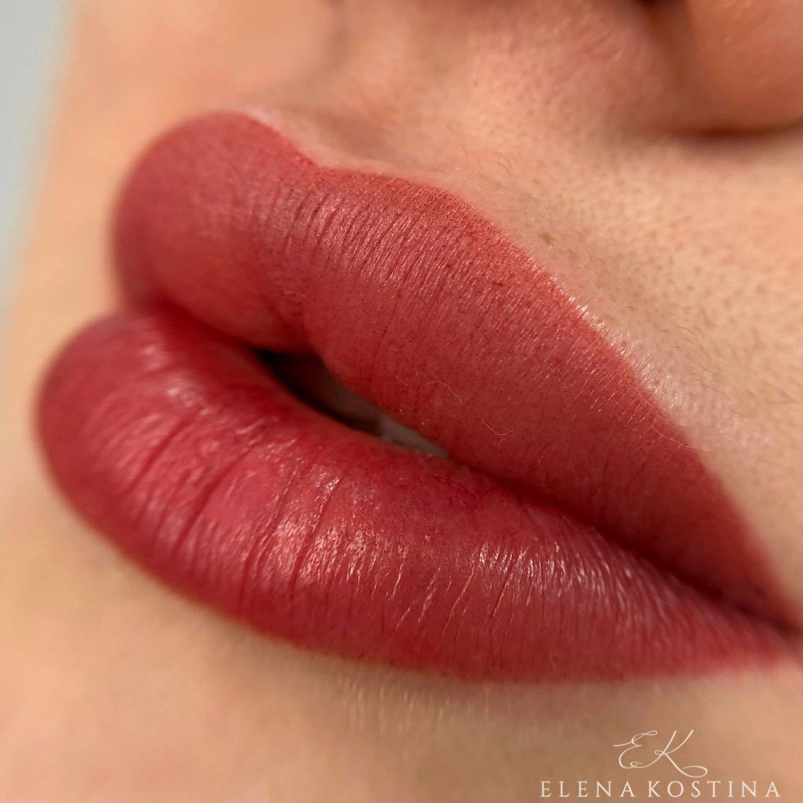 Lip-PMU met een mix van FACE Cherry, Blush en Jennifer