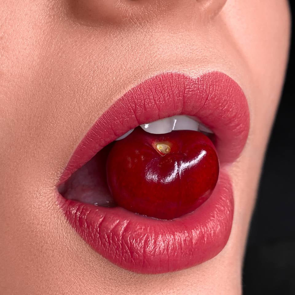 Genezen bessenkleurige lippen met een mix van FACE Jolie en Cherry