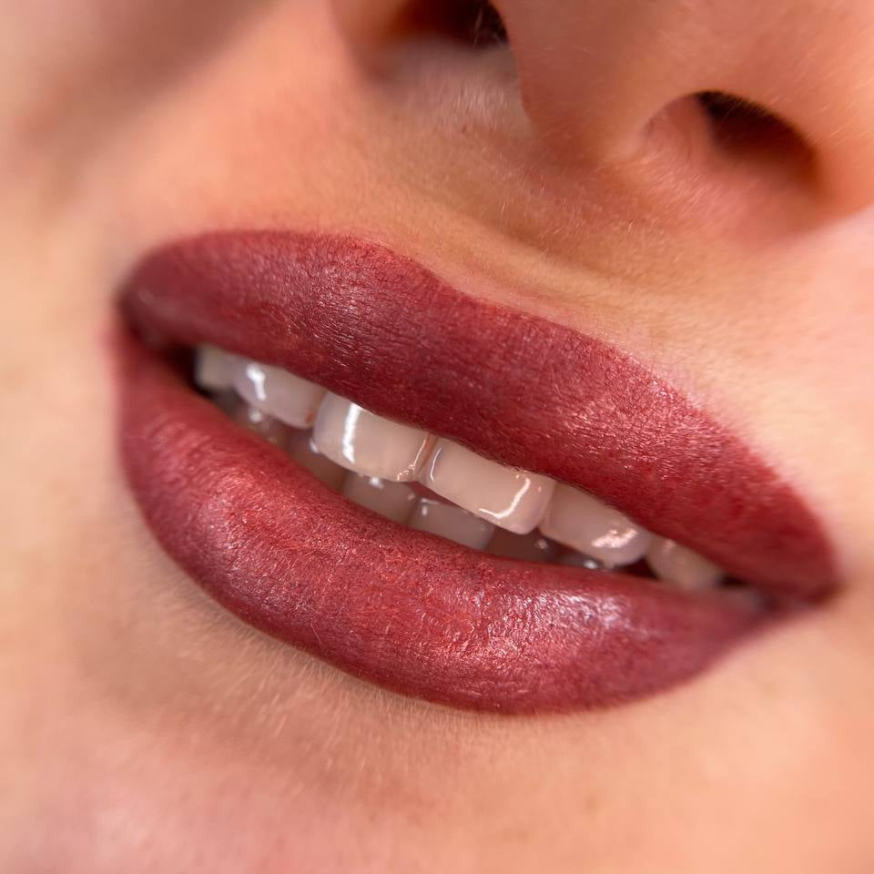 Lip blush with a FACE Caramel and Shayk pigment mix
