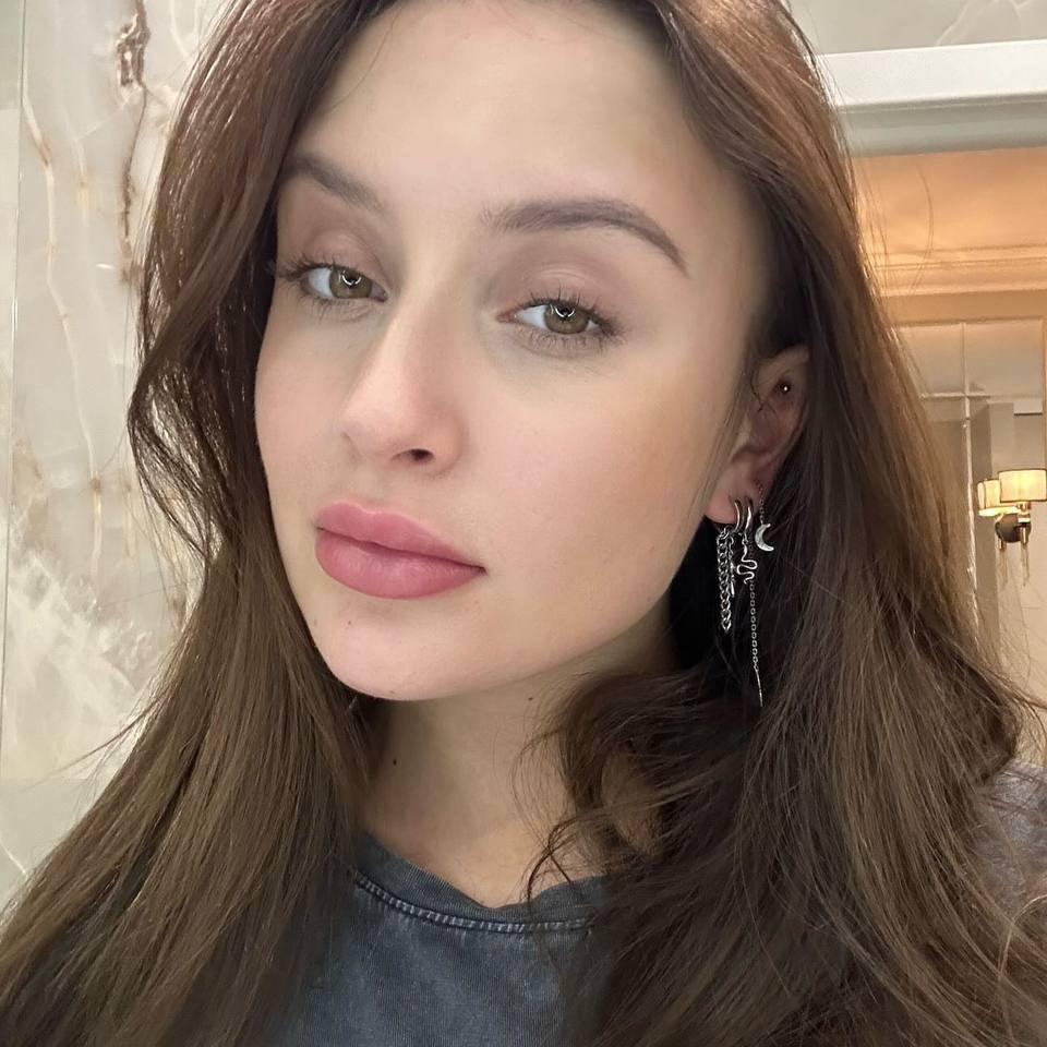 Healed natural lips with a FACE Jolie, Jennifer and Viktoria pigment mix