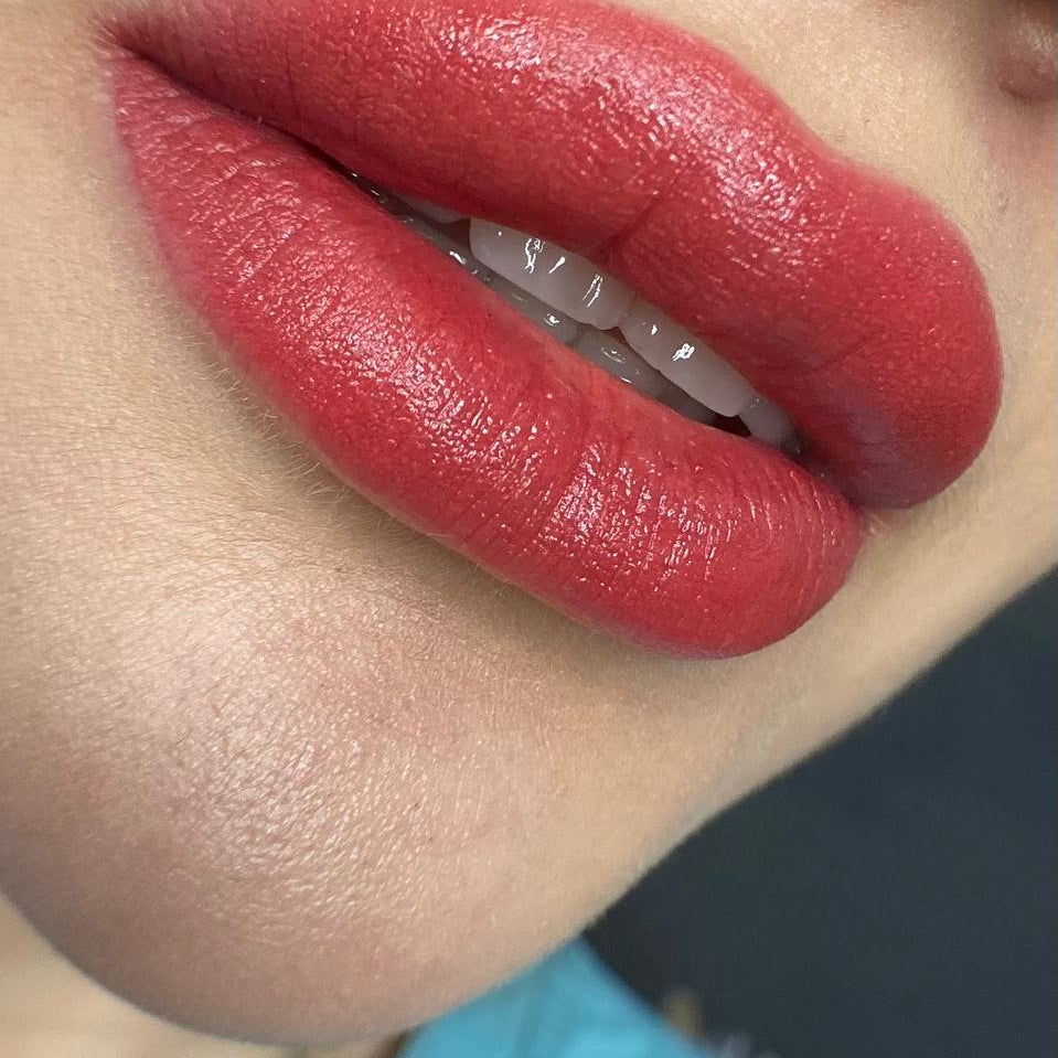 Lip PMU with a FACE Bellucci and Caramel pigment mix