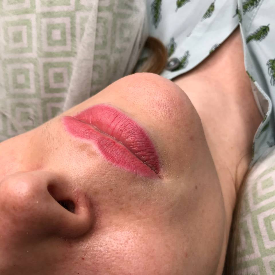 Verheiltes Lip Blush mit FACE Paprika Hybrid-Lippenpigment