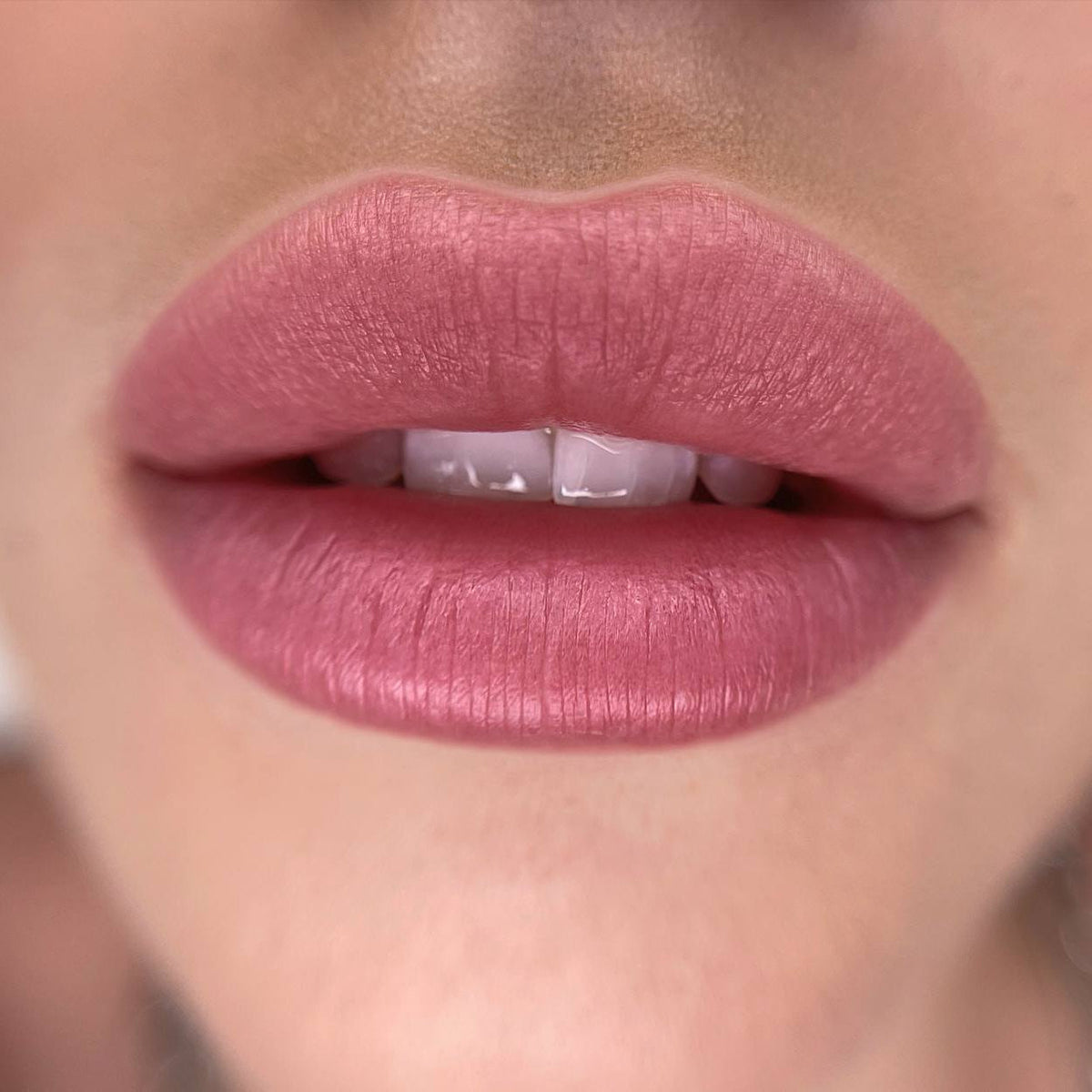 Soft pink lip blush with FACE Amsterdam and Jolie diluted with FACE Pigment Thinner