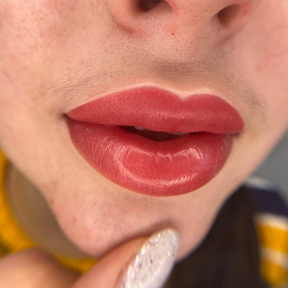 Bright lip PMU with FACE Paris, fresh result