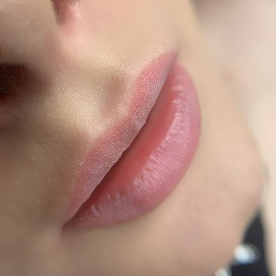 Healed lip blush with FACE Amsterdam hybrid lip pigment used pure