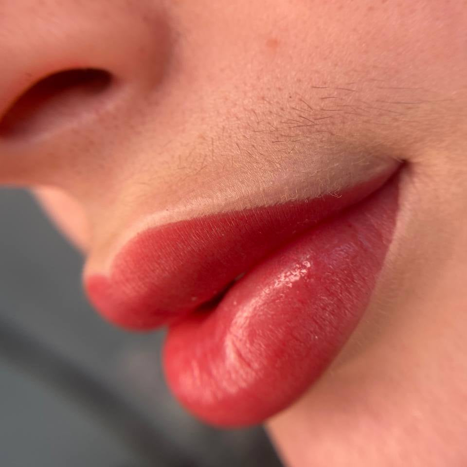 Juicy red lips with FACE Paris used pure