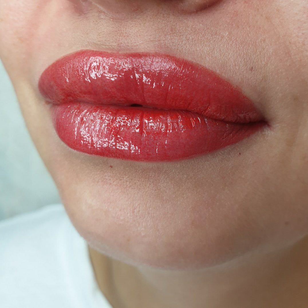 Rode lip-PMU met FACE Chili puur gebruikt