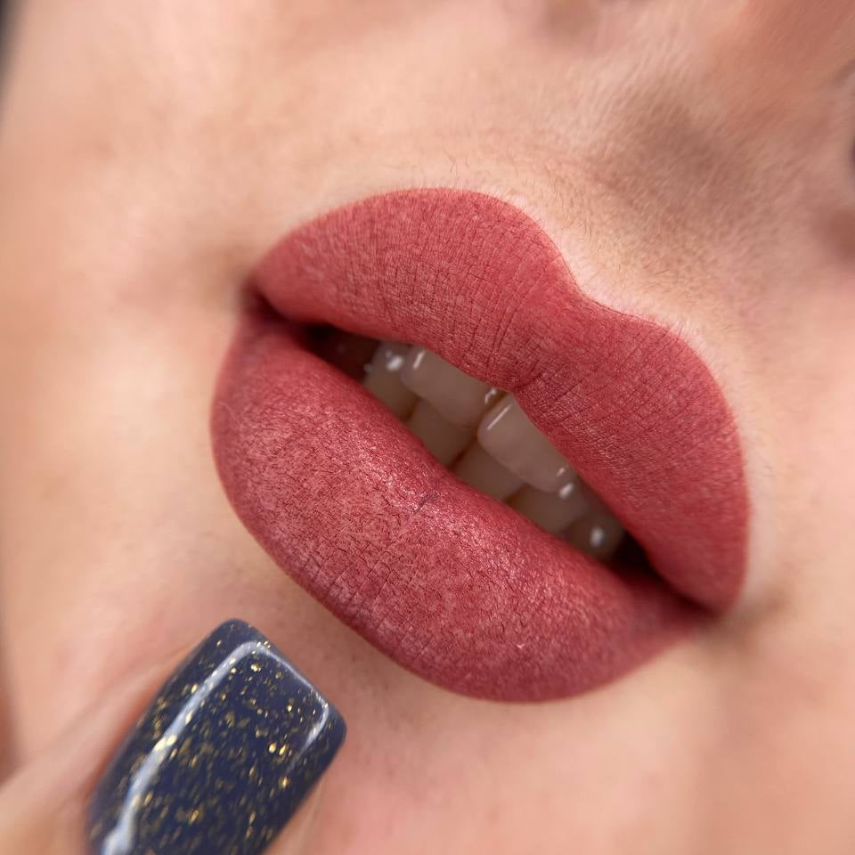 Lip PMU with a FACE Caramel, Viktoria and Jennifer pigment mix