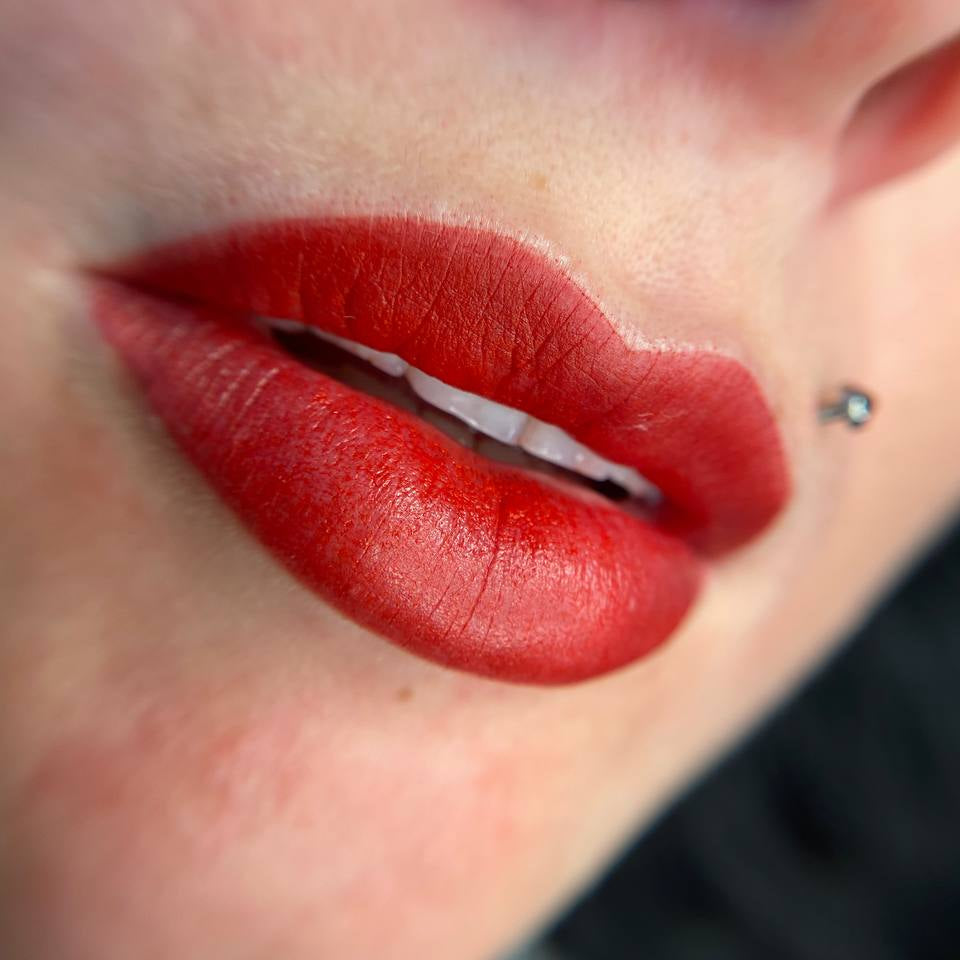 Bold red lips with FACE Bellucci Organic Love lip pigment used pure