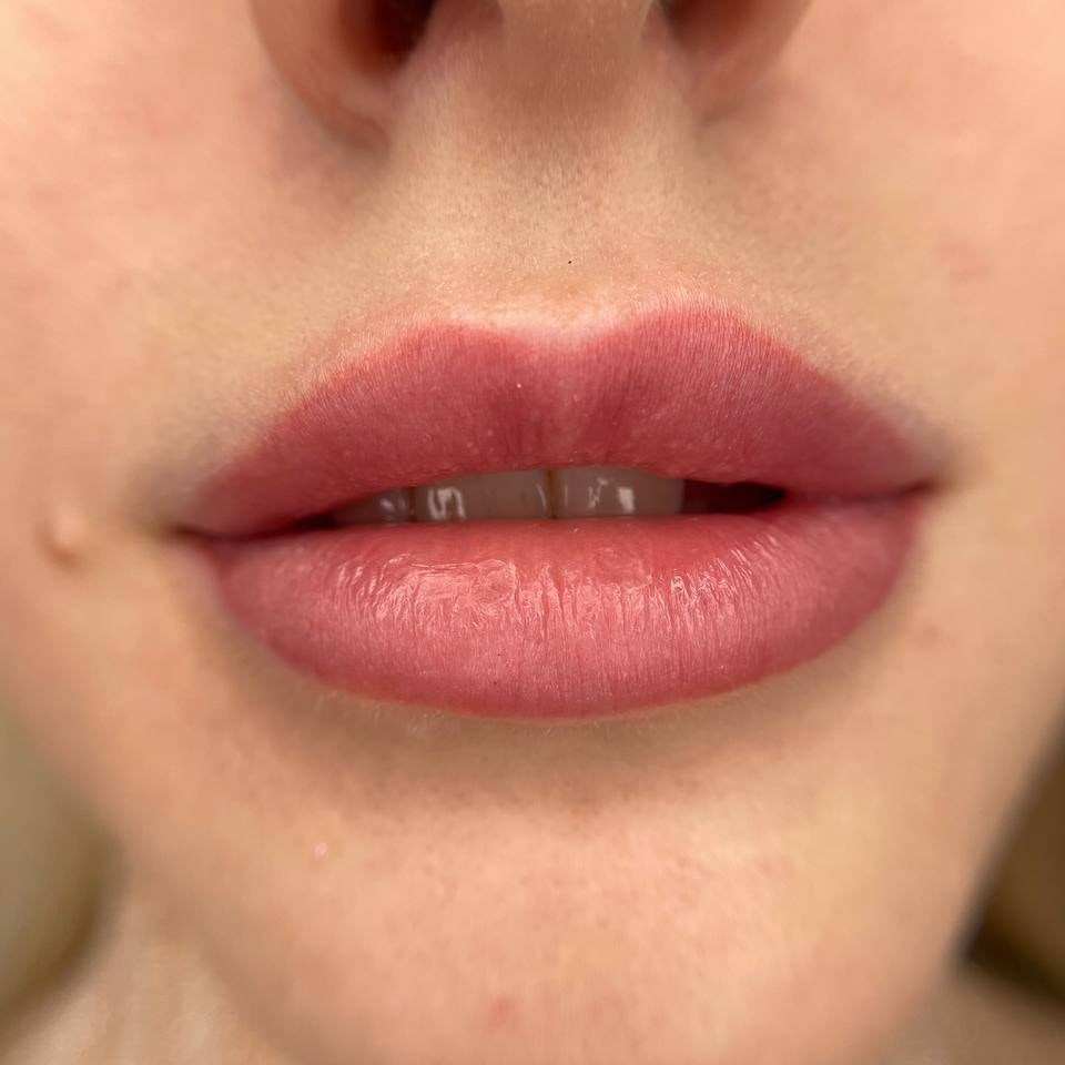 Healed natural lip blush with a FACE Viktoria and Raspberry pigment mix