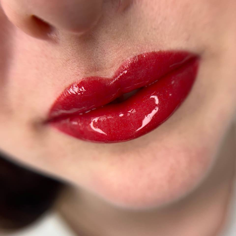 Glossy red lip PMU with FACE Bellucci used pure