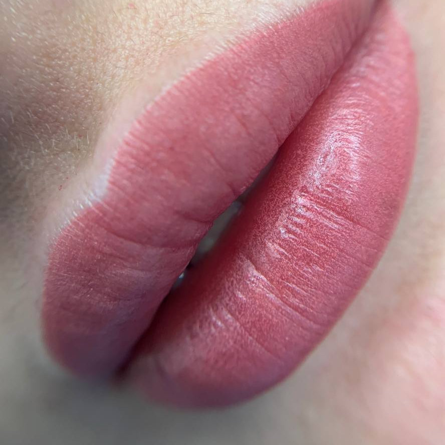 Lip blush with FACE Amsterdam pure, fresh result right after the procedure