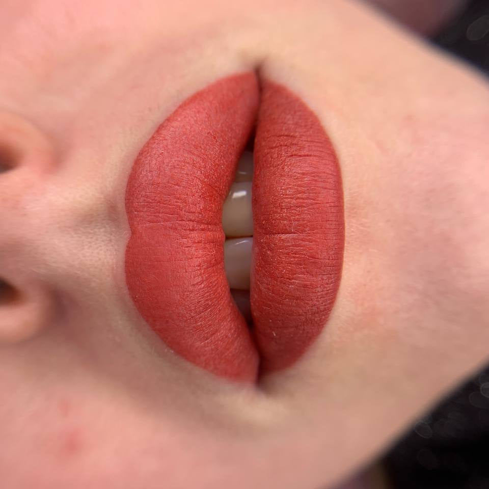 Lip blush with FACE Moore used pure