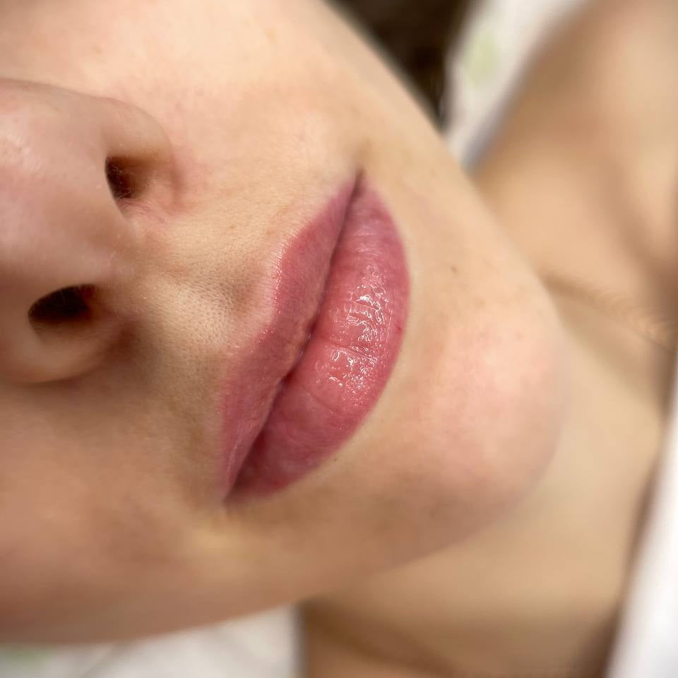 Healed lip PMU with a FACE Detroit and Caramel pigment mix