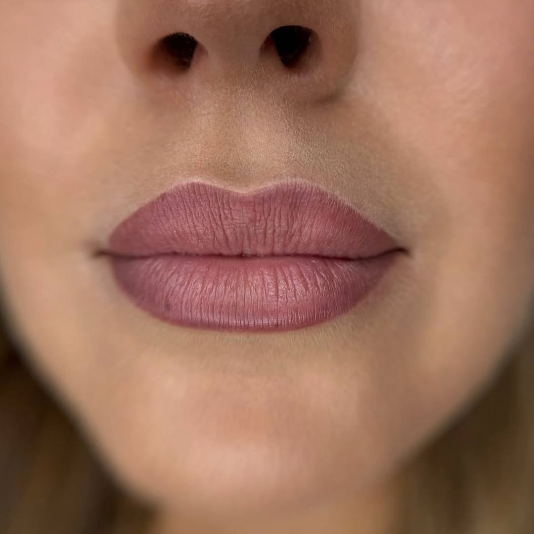Healed muted nude lips with a FACE Noir, Viktoria and Moore pigment mix