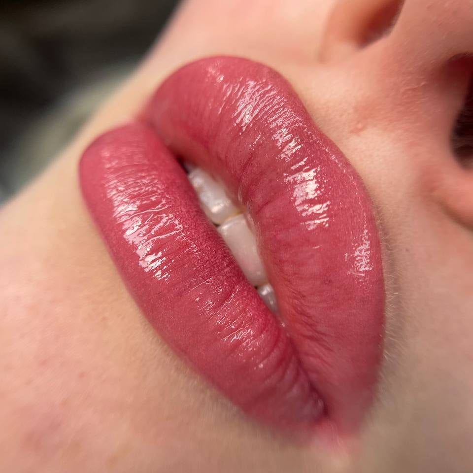 Nude pink lip blush with a FACE Amsterdam and Caramel pigment mix