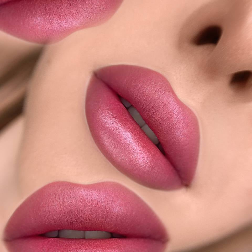 Soft pink lip blush with FACE Amsterdam pure, fresh result