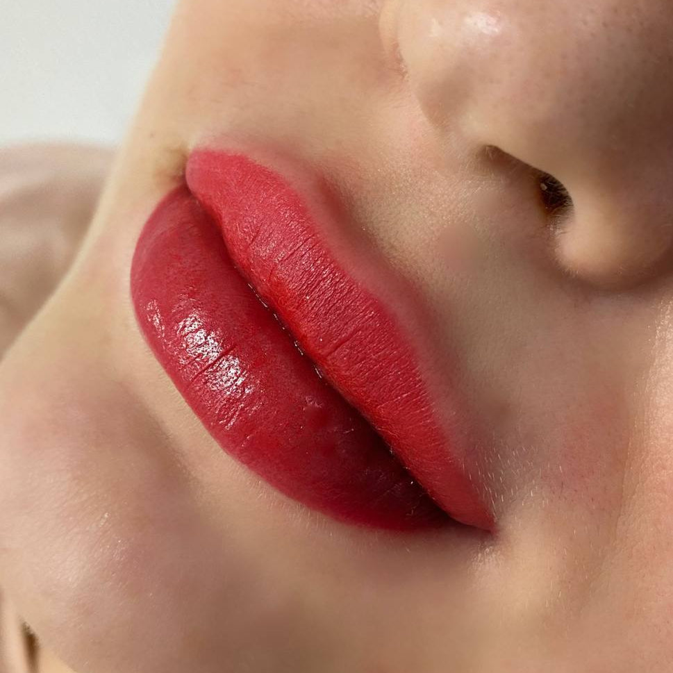 Juicy red lip PMU with FACE Granate used pure, fresh result