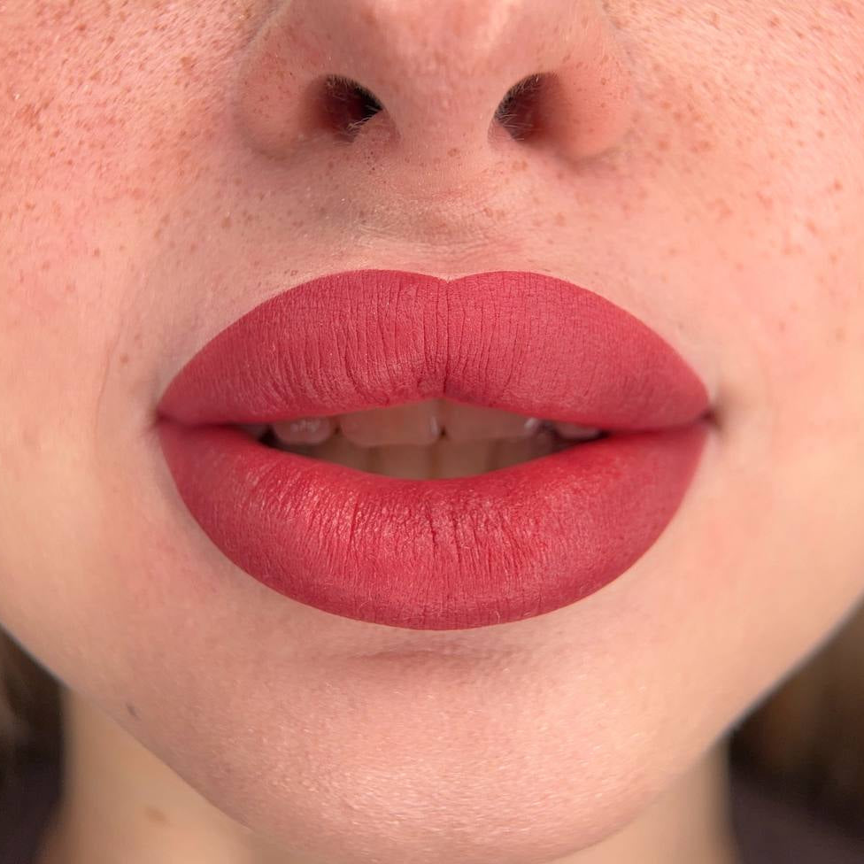 Rich pink-red lips with FACE Last Love used pure