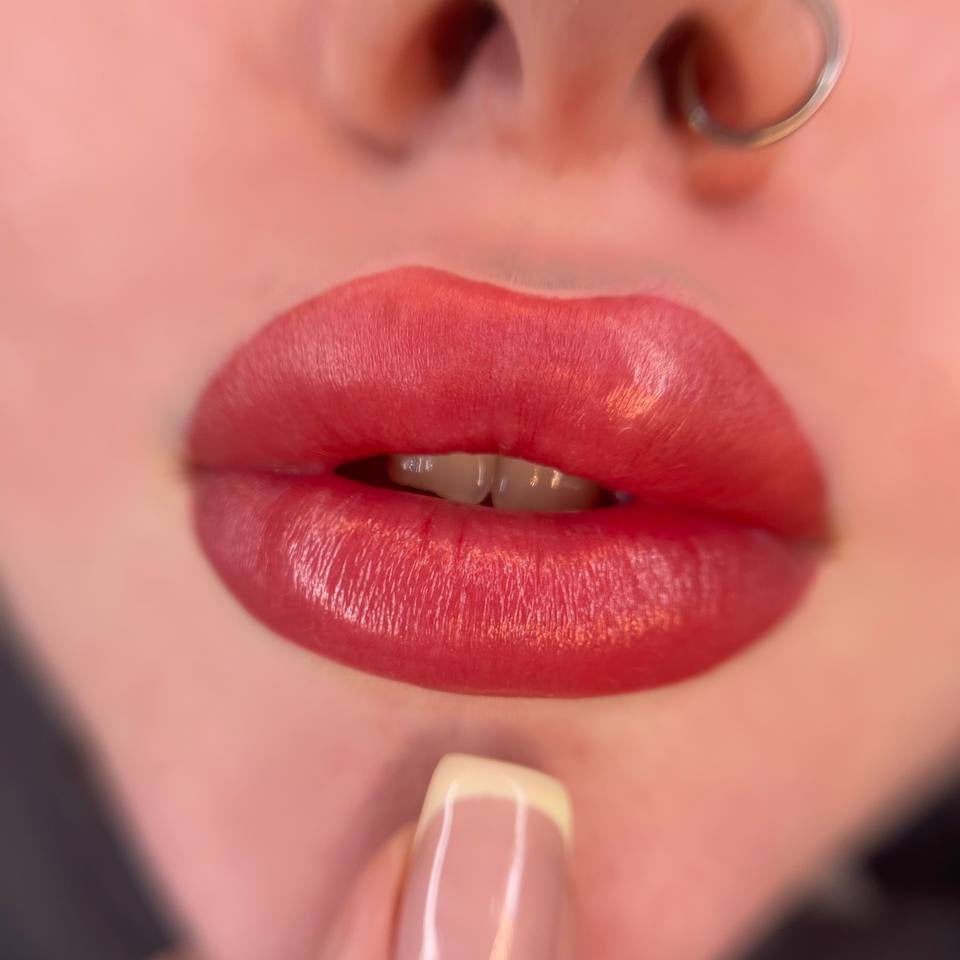 Juicy raspberry lips with FACE Raspberry, fresh result right after the procedure