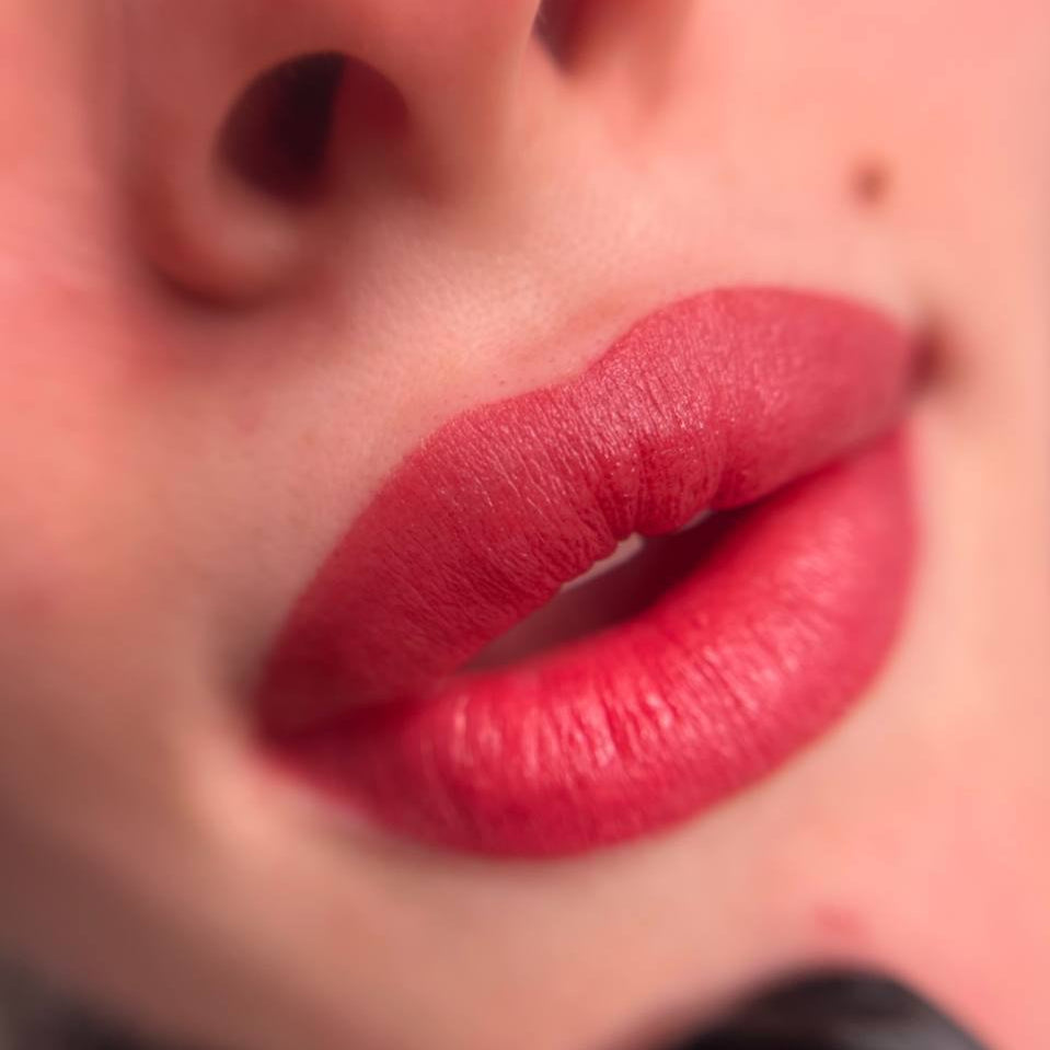 Bright pink lip blush with a FACE Miranda, Caramel and Jolie pigment mix
