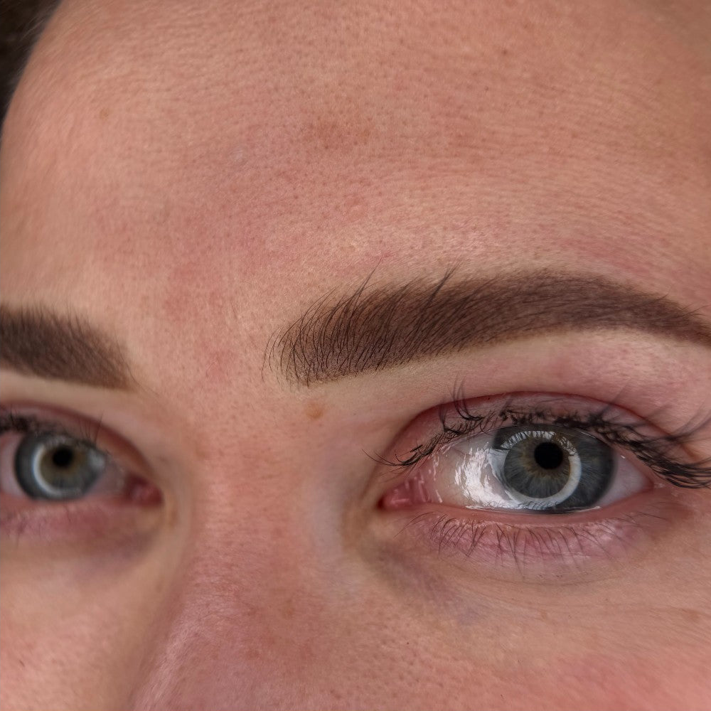Augenbrauen-PMU mit FACE Mineral Warm pur
