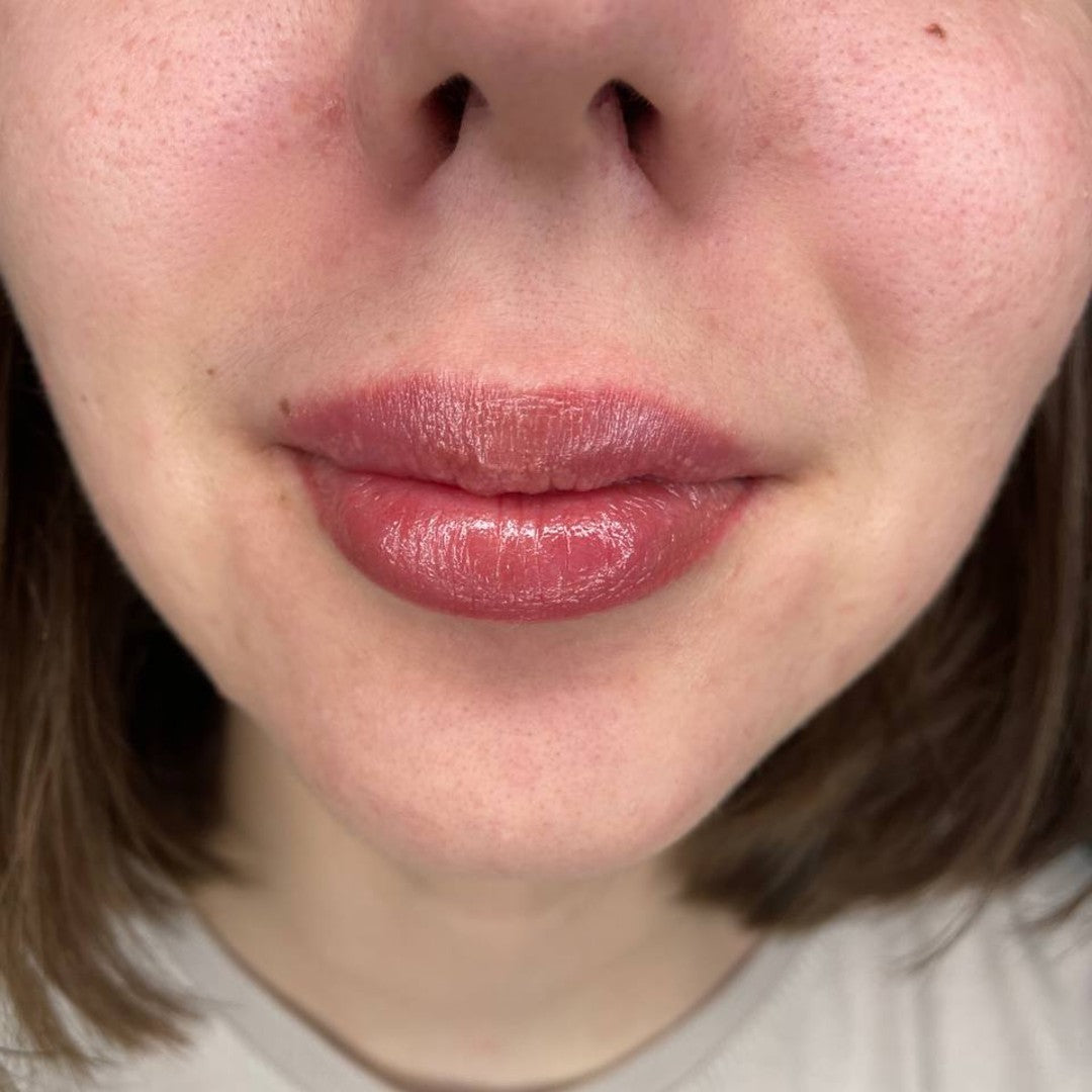 Healed natural nude lips with a FACE Caramel, Shayk and Toffee pigment mix