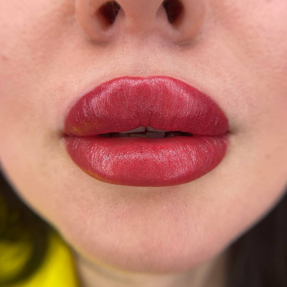 Glossy lip blush with a FACE Samantha, Carrie and Megan pigment mix